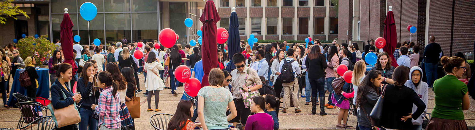 Penn GSE Students, Faculty, and Staff celebrate in the courtyard