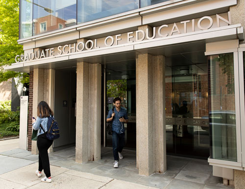 Students in front of GSE building
